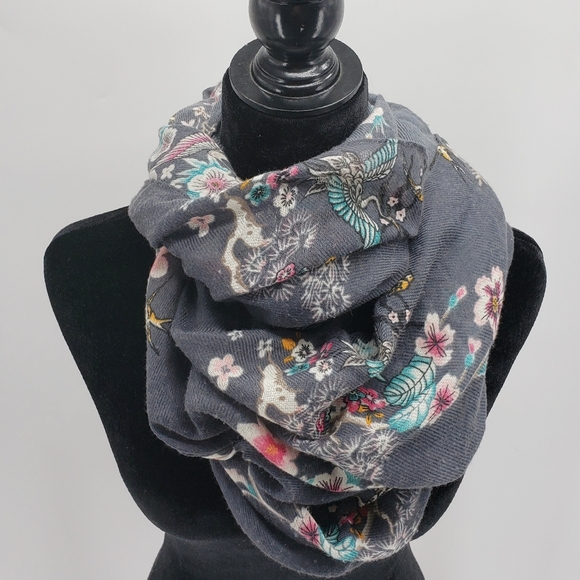 3/$25 H&M | Nature Print Scarf | Gray
